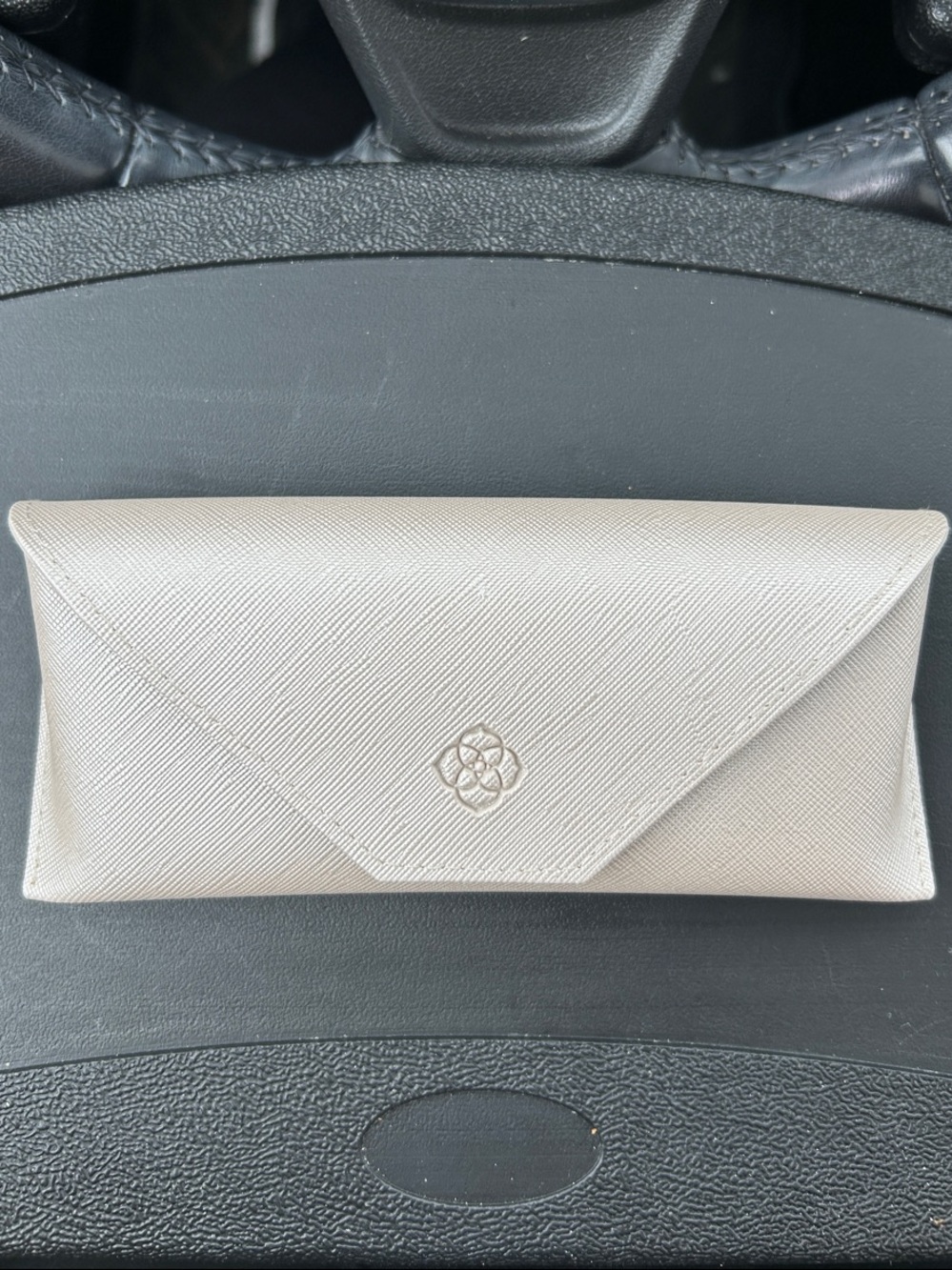 Cream KENDRA SCOTT eyeglass sunglasses case CASE ONLY